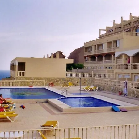 With 3 Bedrooms In With Shared Pool Furnished Terrace And Wifi Appartement *